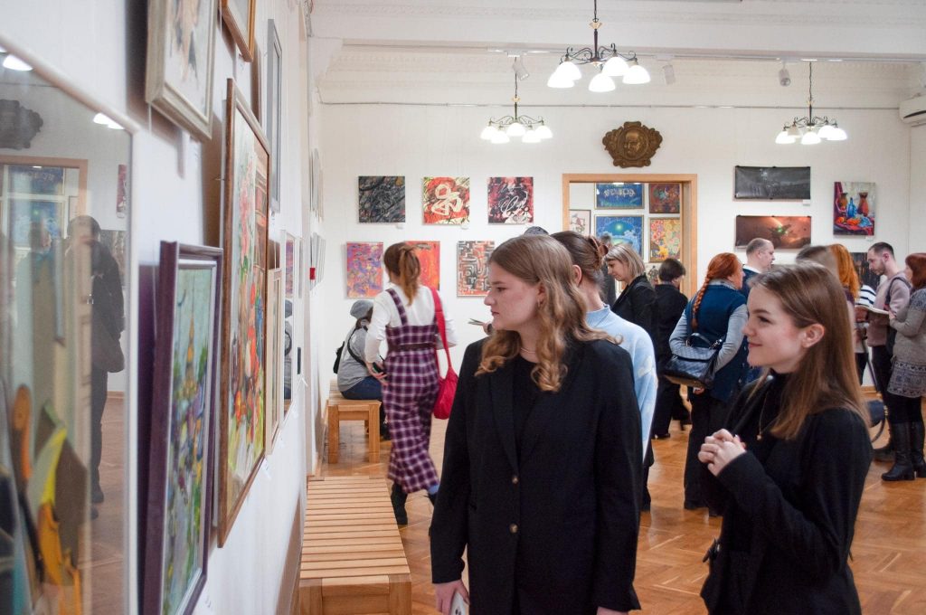 Відкрилась всеукраїнська молодіжна художня виставка «Молодіжна мистецька палітра»